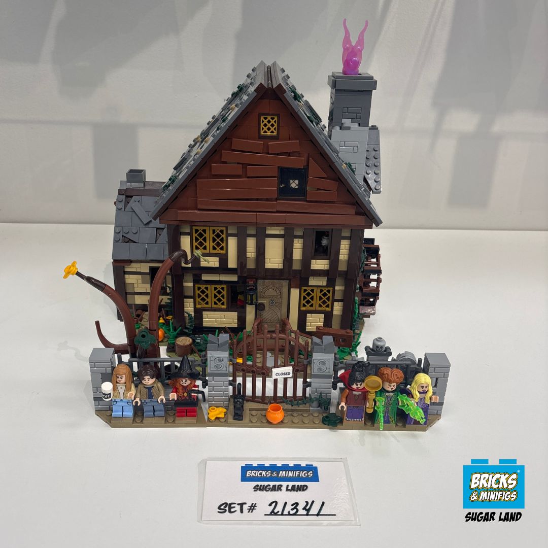 21341 - Disney Hocus Pocus: The Sanderson Sisters’ Cottage (U)