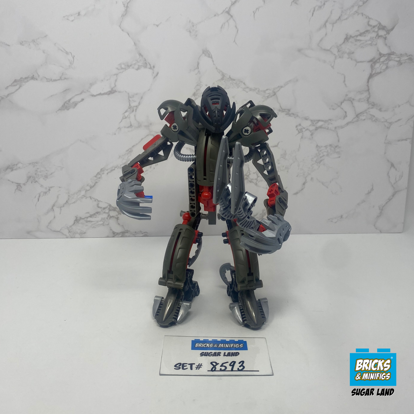 8593 - Makuta (U)